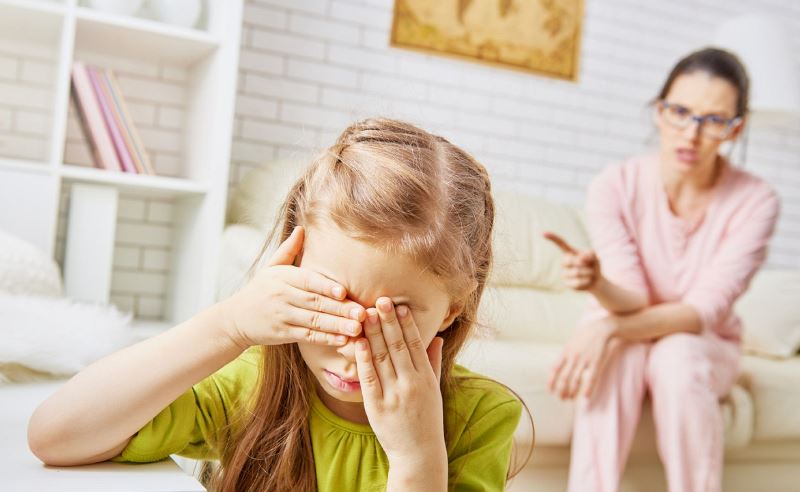 Склонность к самокритике у ребенка из токсичной семьи